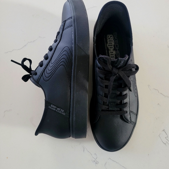 Sketches Slip On Shoes 8.5 - Picture 2 of 3